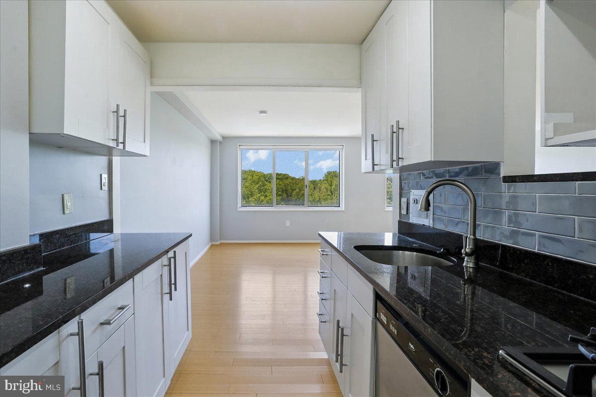 10201 Grosvenor Place #1205 photo 20