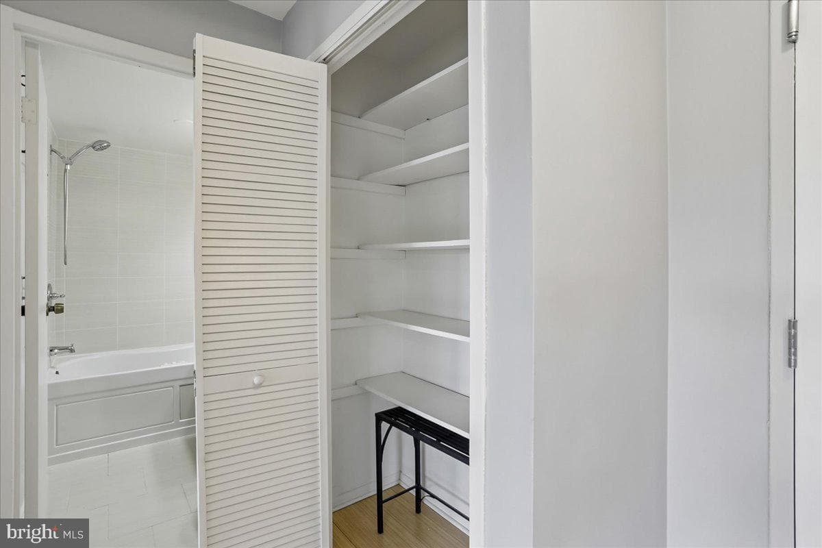 10201 Grosvenor Place #1205 photo 31