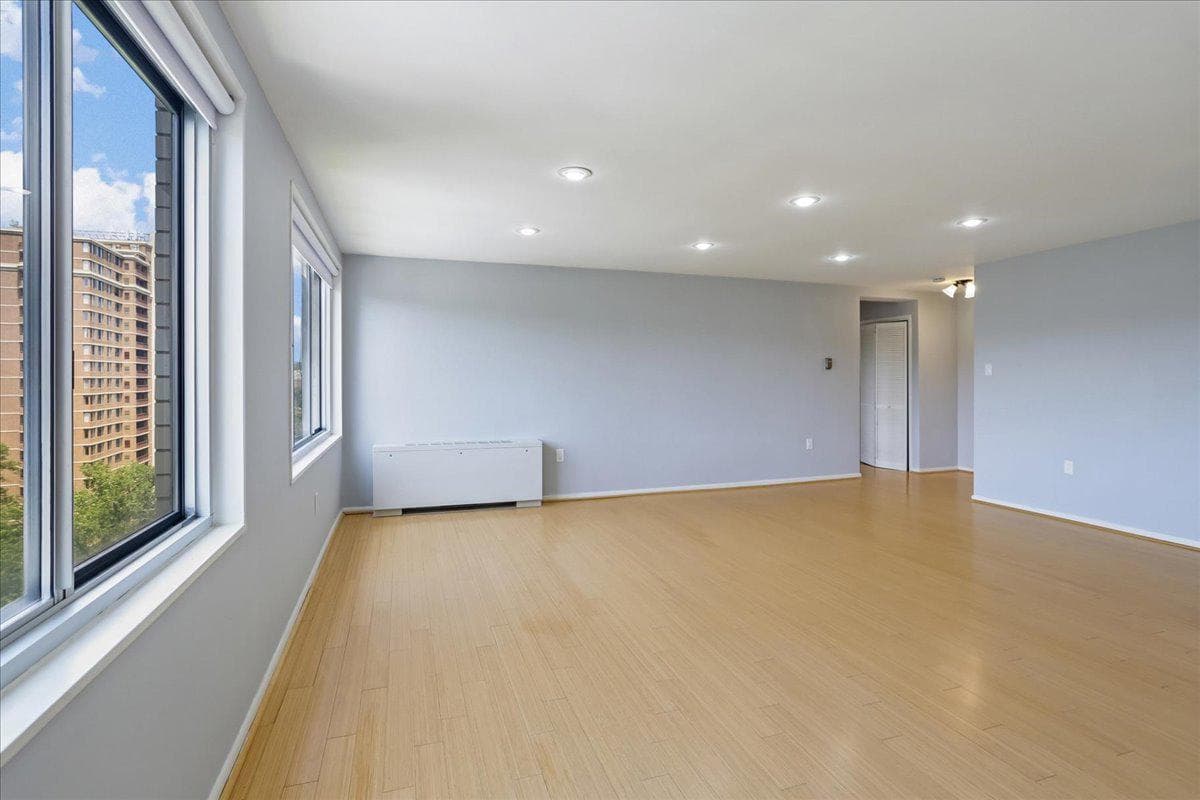 10201 Grosvenor Place #1205 photo 6