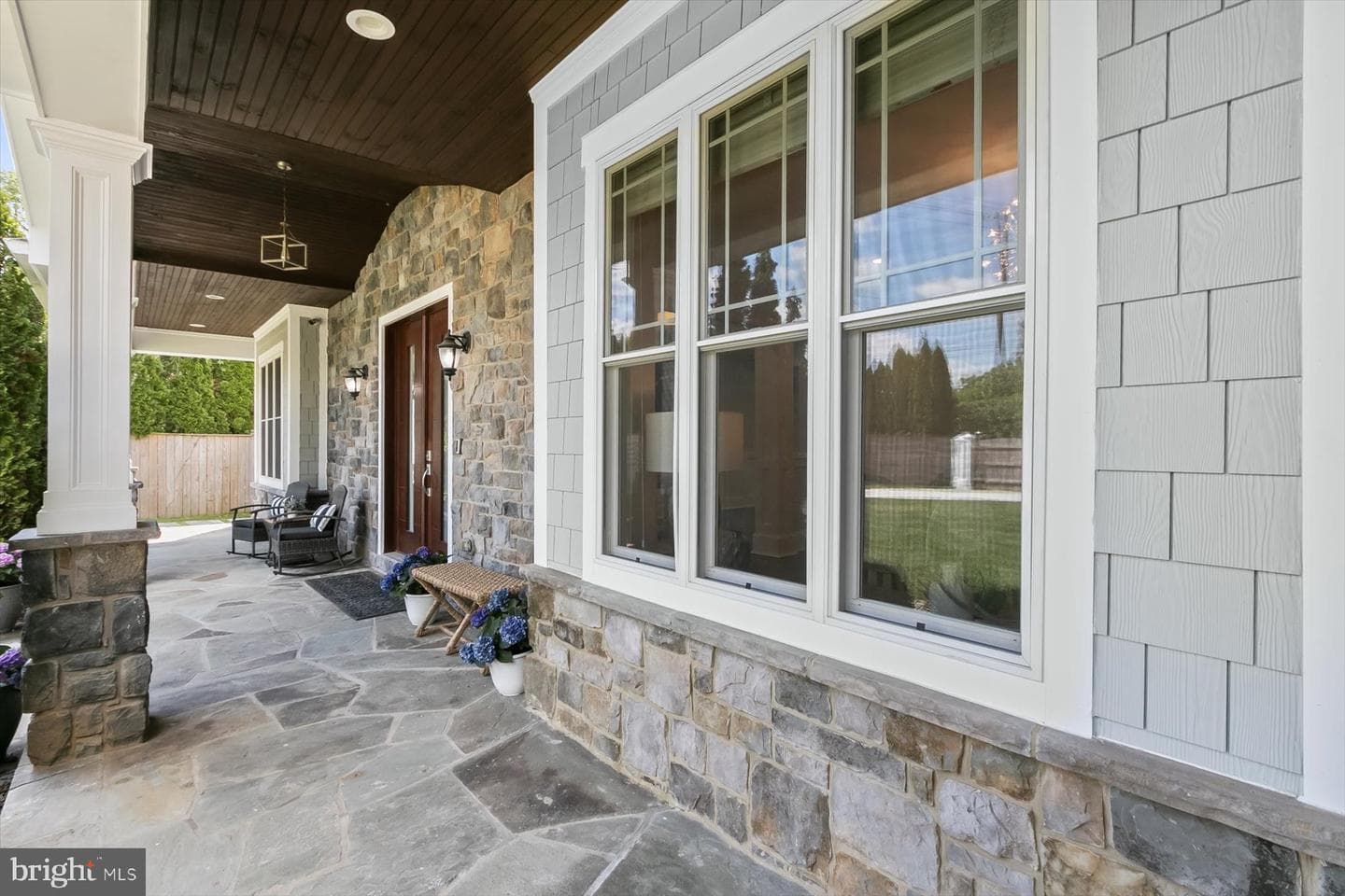 11000 Luxmanor Road photo 5