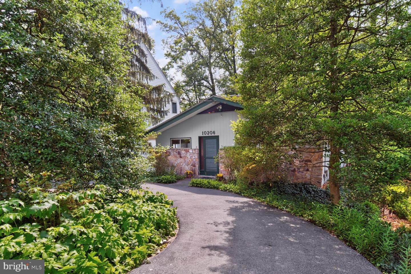 10206 Frederick Avenue photo 3