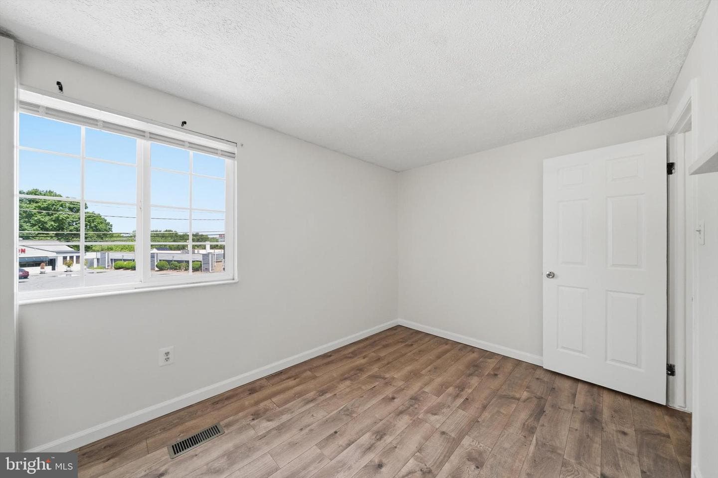 2807 Shepperton Terrace photo 17