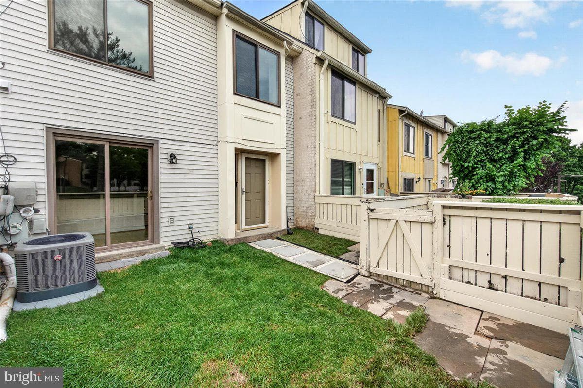 9915 Ridgeline Drive photo 3