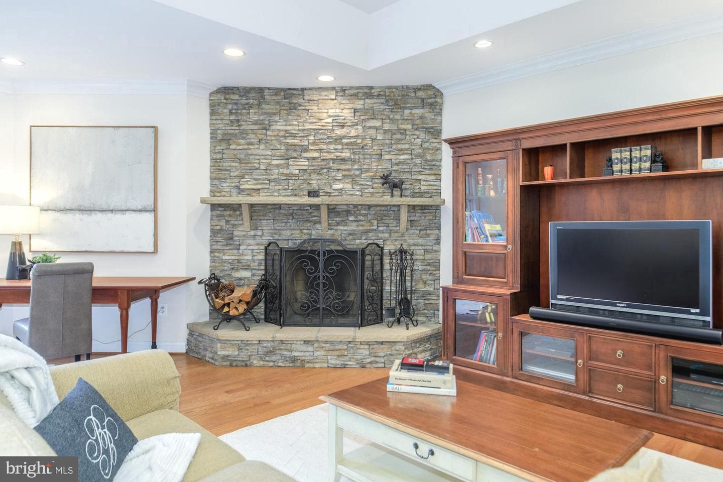 5601 Vernon Place photo 10