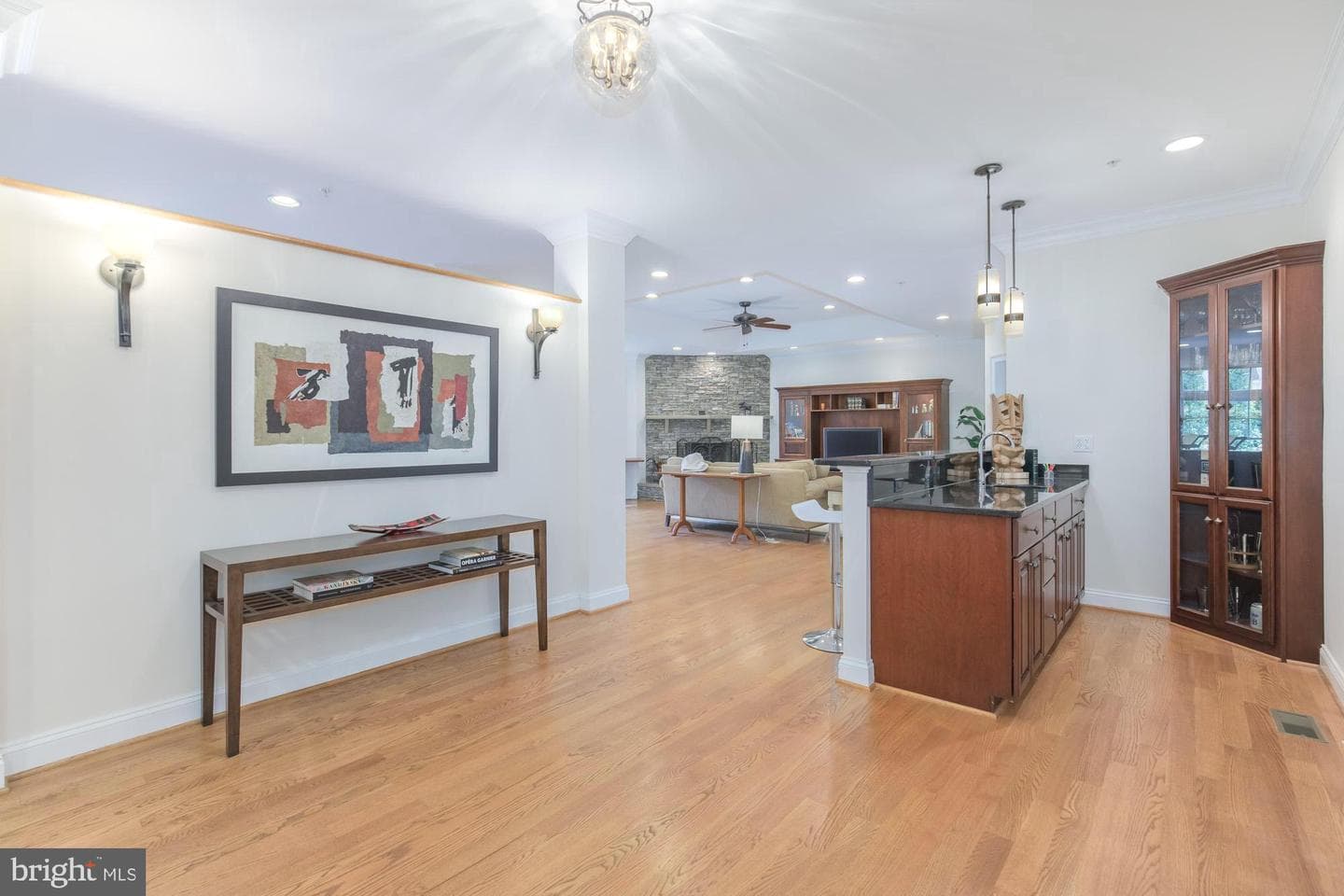 5601 Vernon Place photo 8