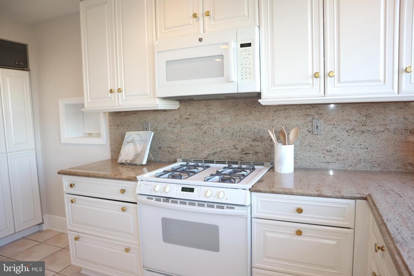 10401 Grosvenor Place #1704 photo 30
