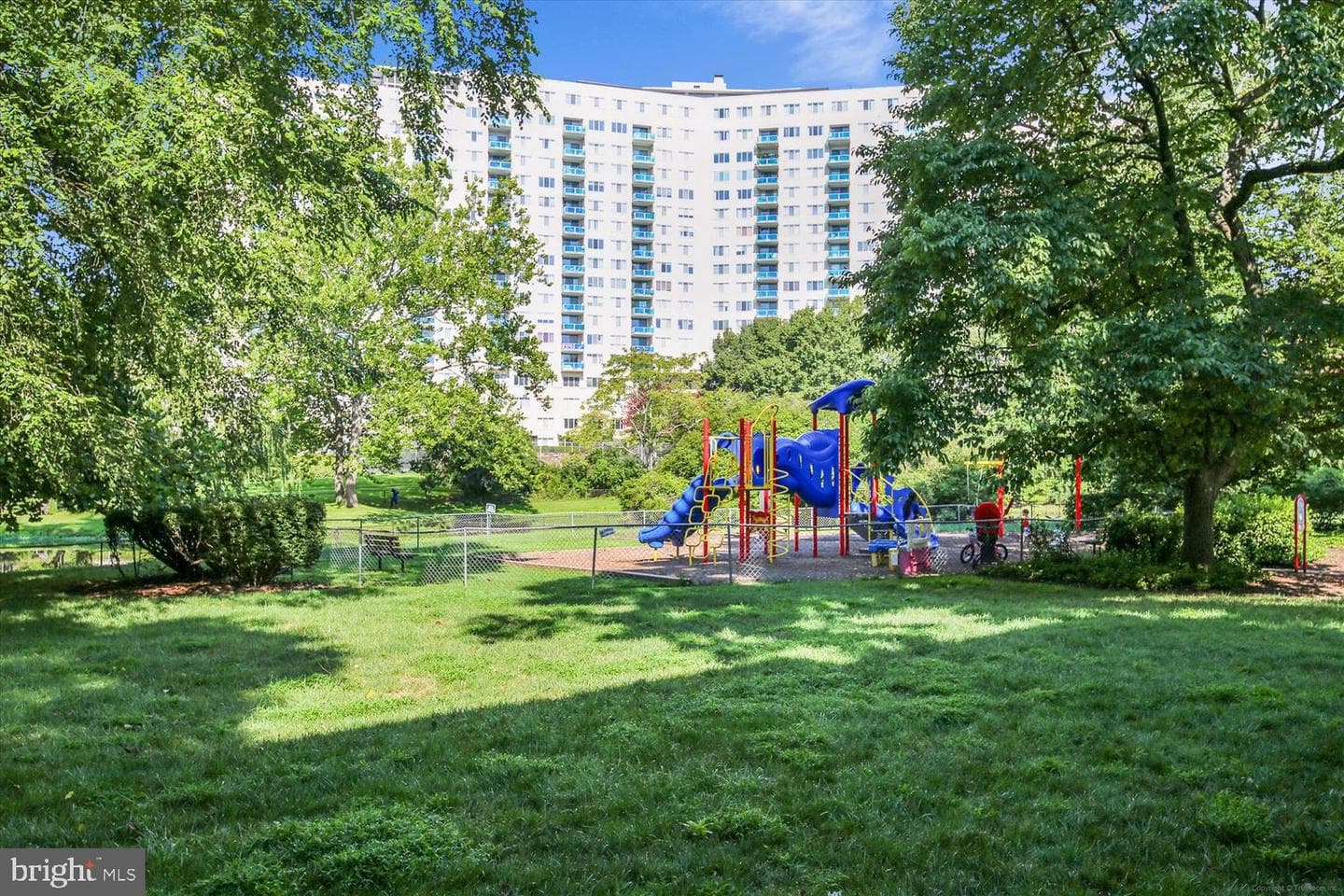 10401 Grosvenor Pl # 817 photo 31