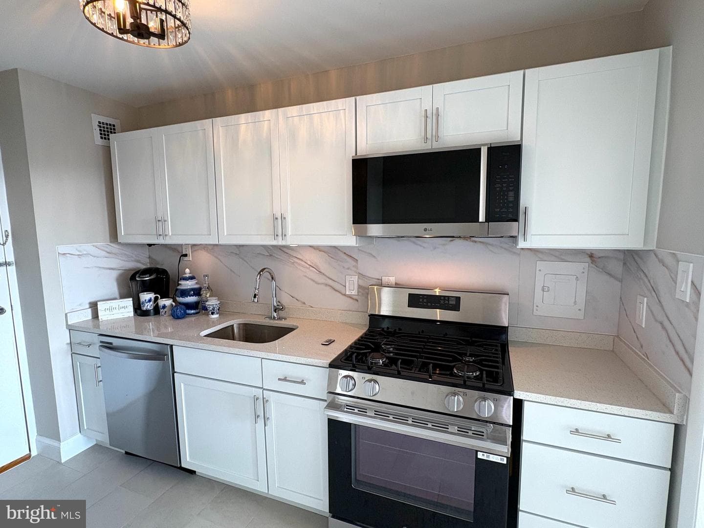10401 Grosvenor Pl # 817 photo 4
