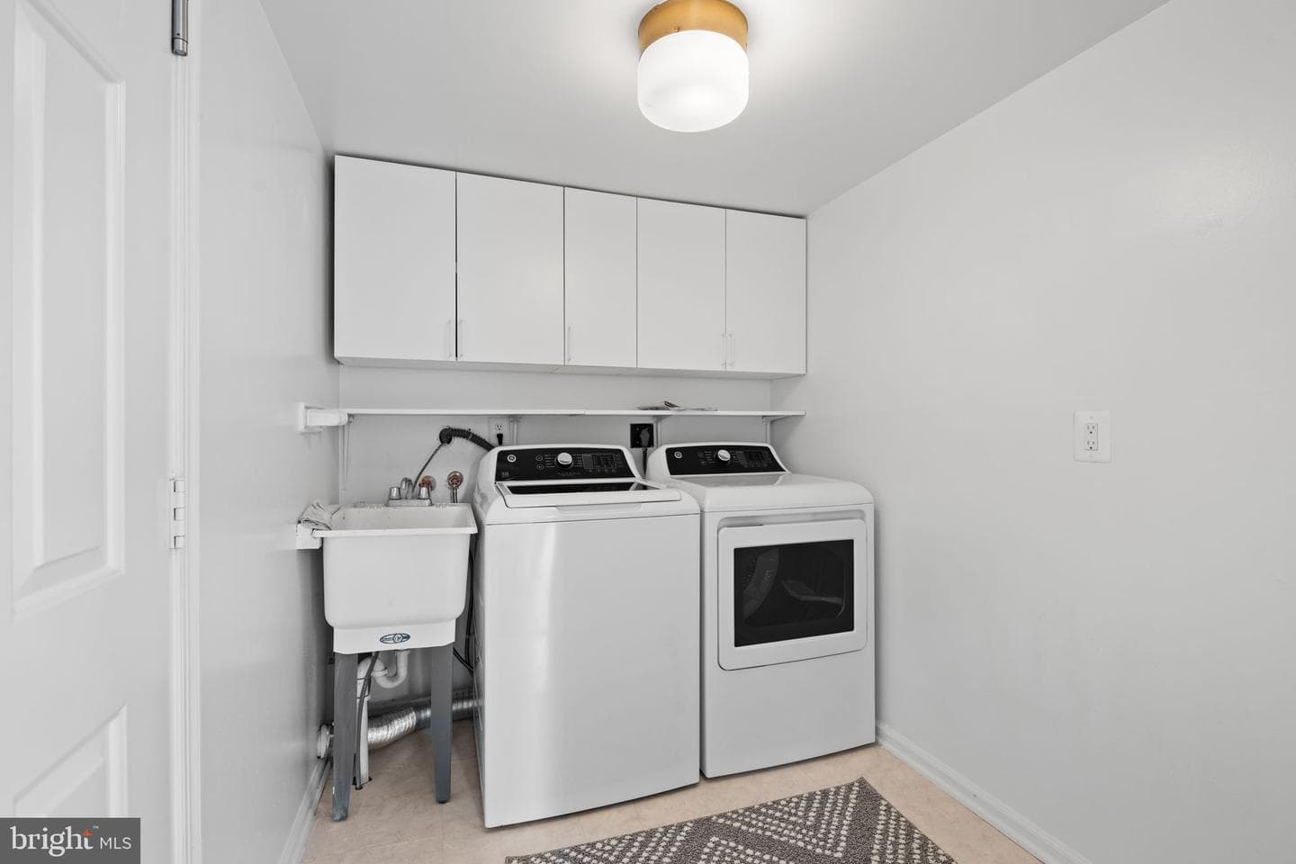 5 Longworth Court photo 36