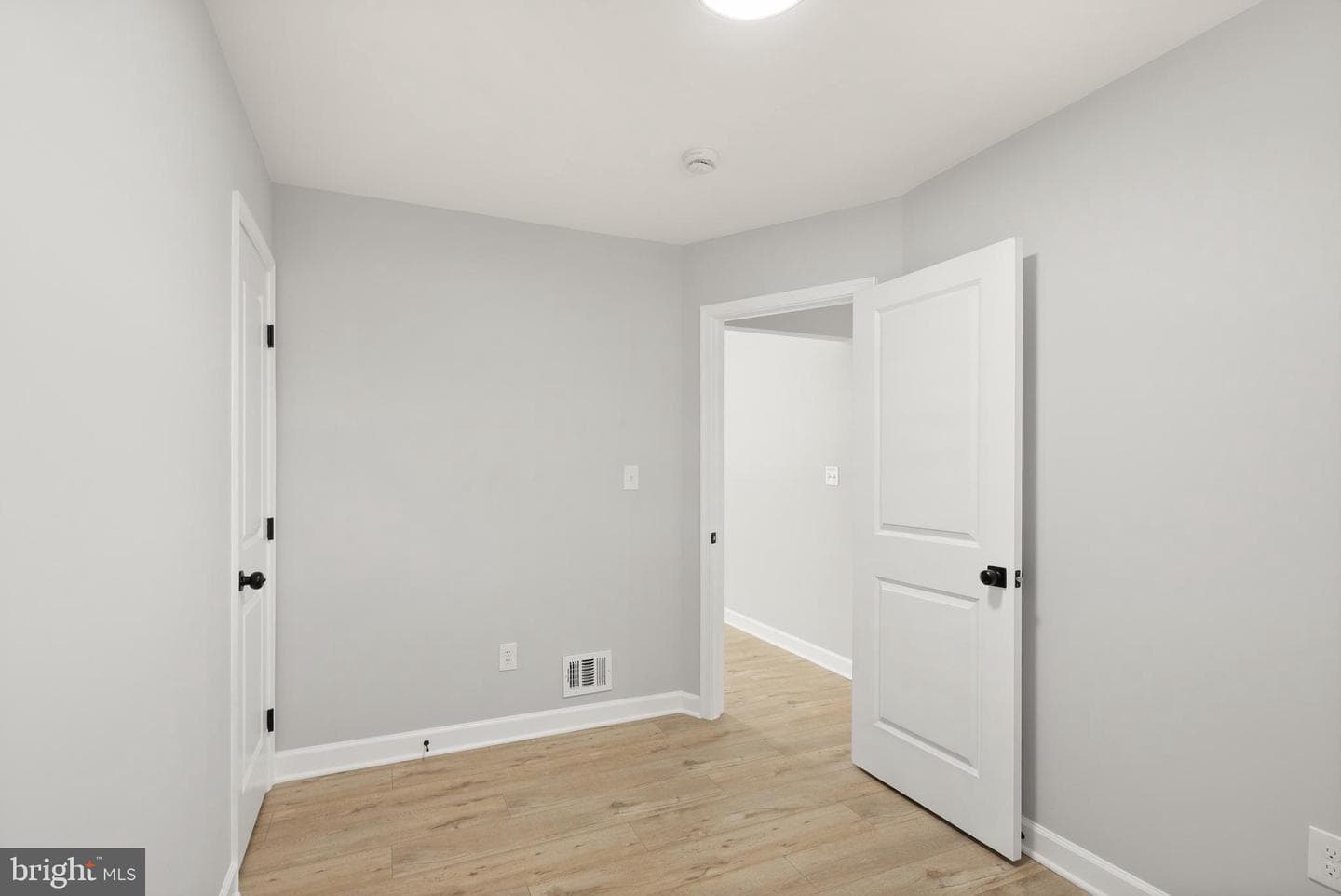 1006 Scott Avenue photo 34