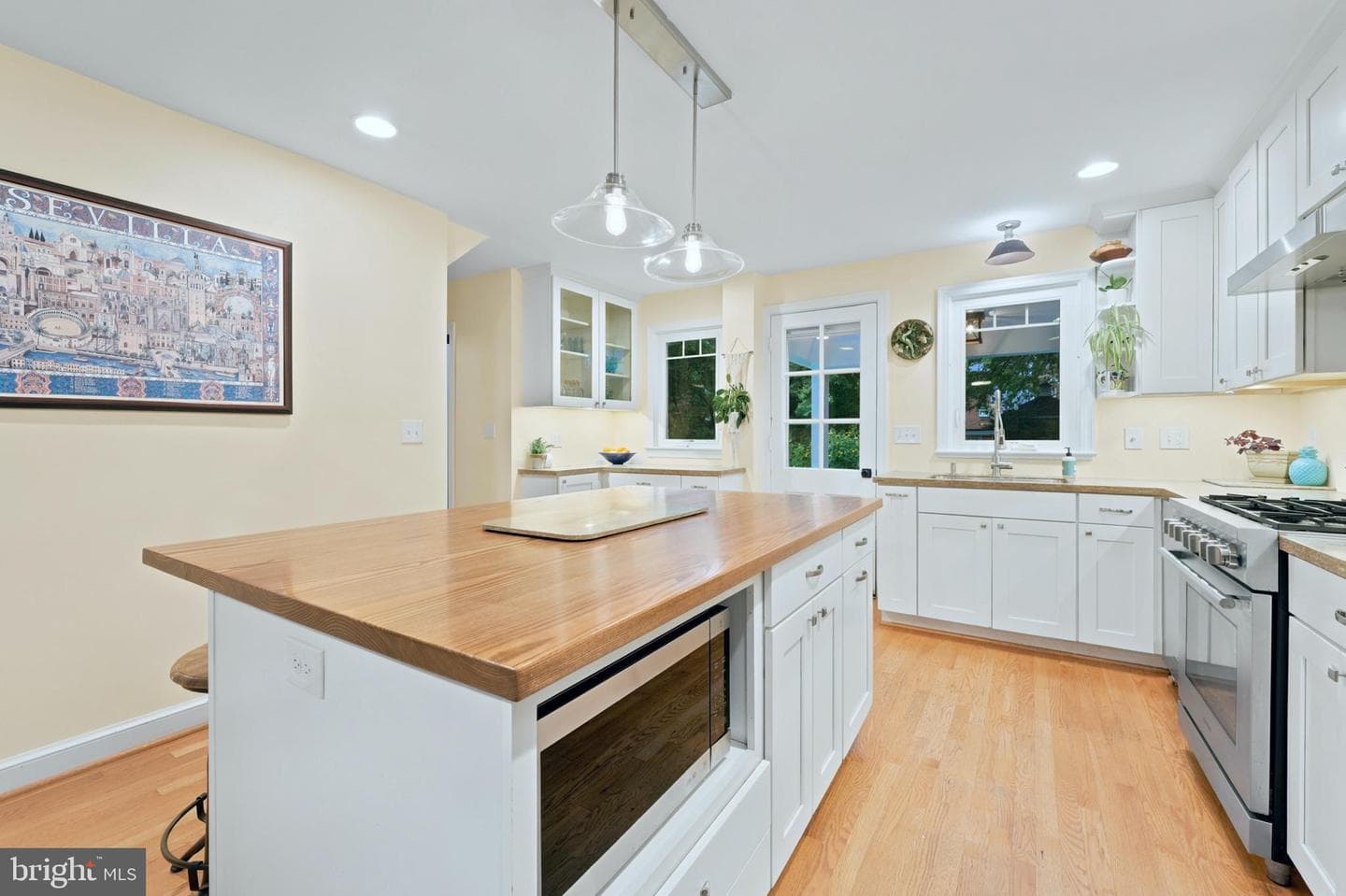 8902 Sudbury Road photo 17