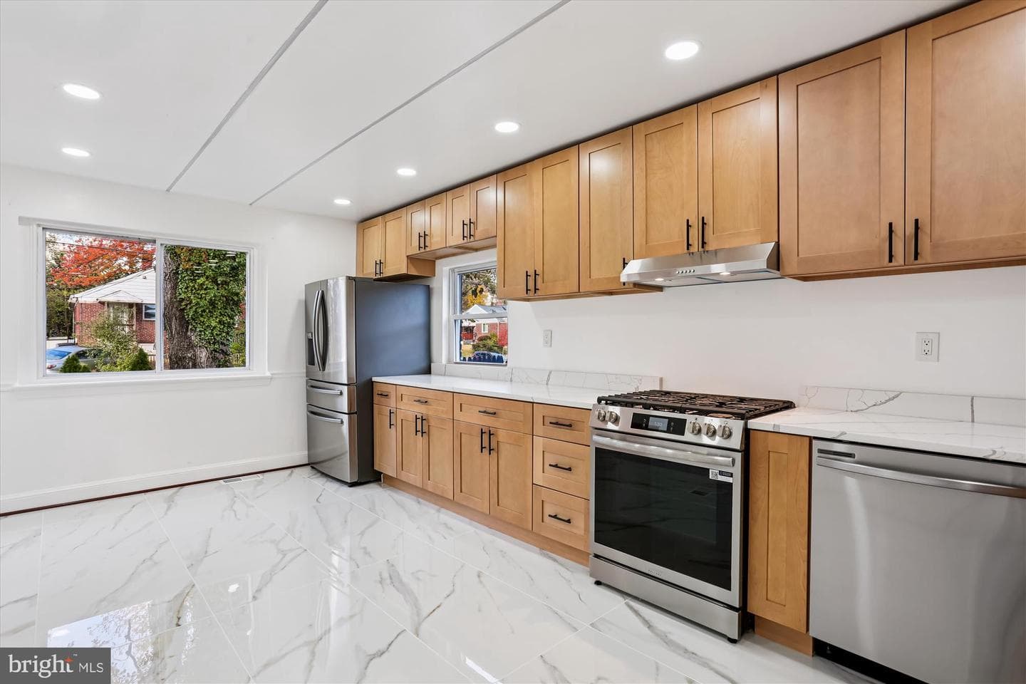 717 Ludlow Street photo 5