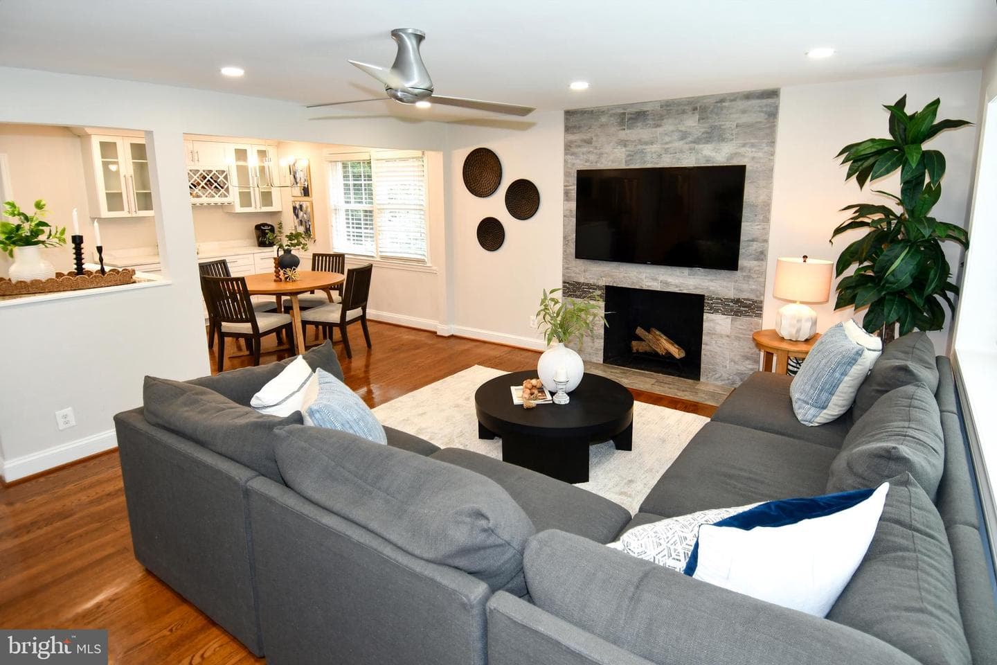 3401 Oberon Street photo 4