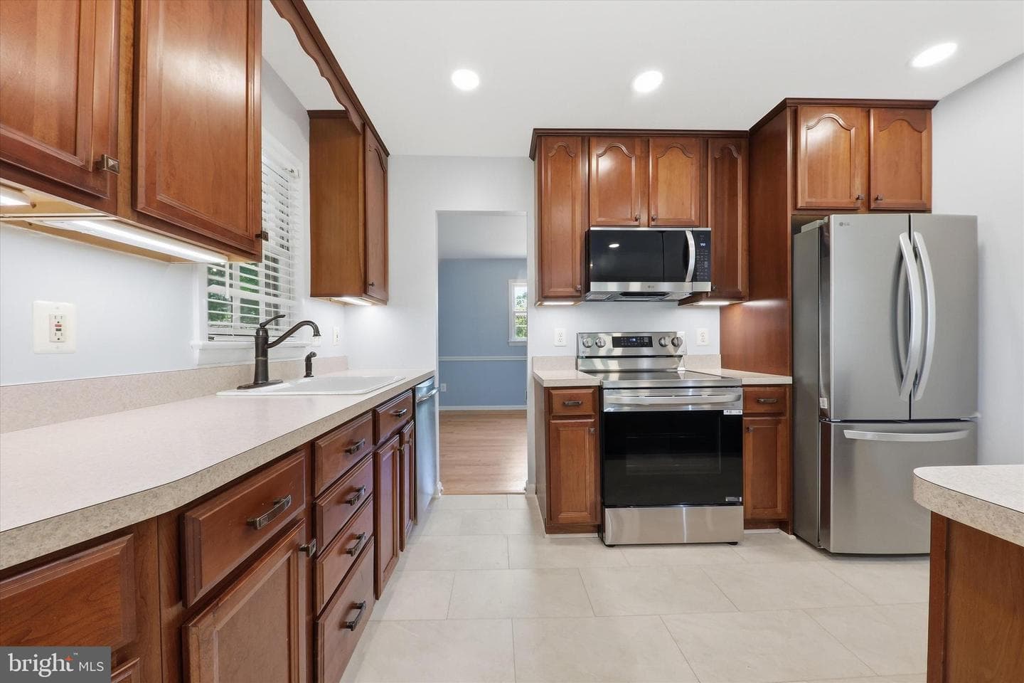 3710 Queen Mary Drive photo 10