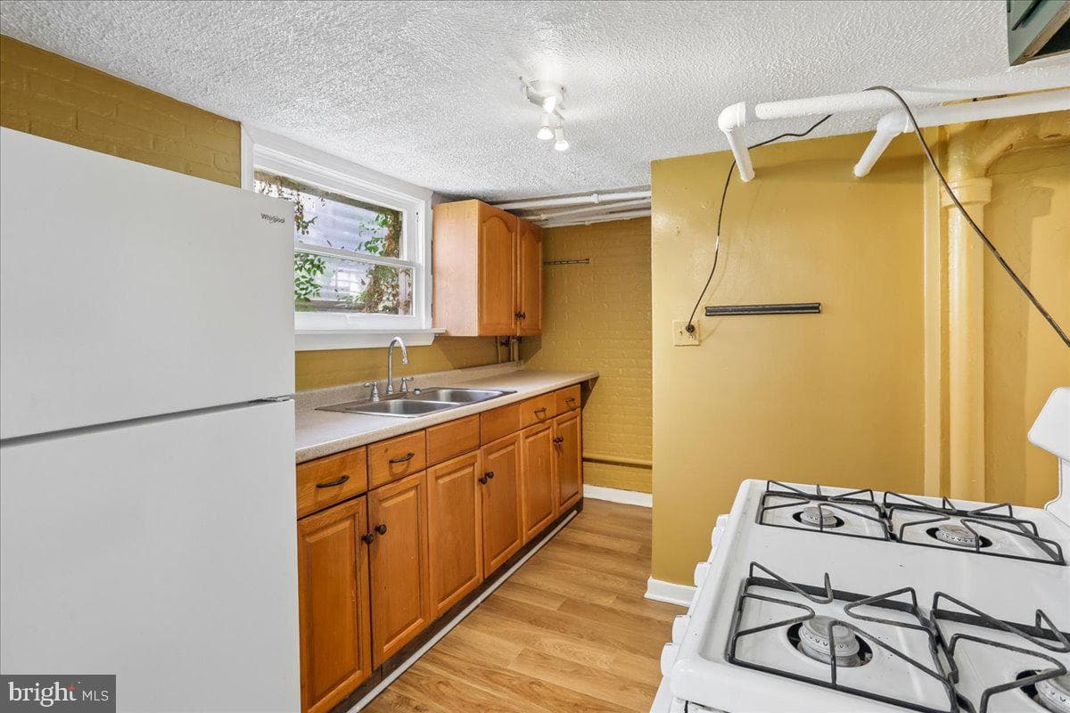 315 Circle Avenue photo 31