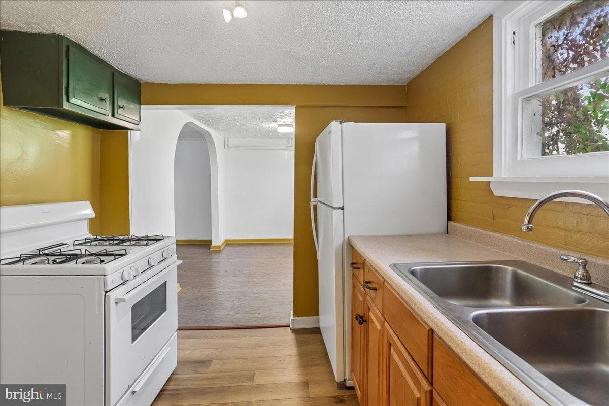 315 Circle Avenue photo 32