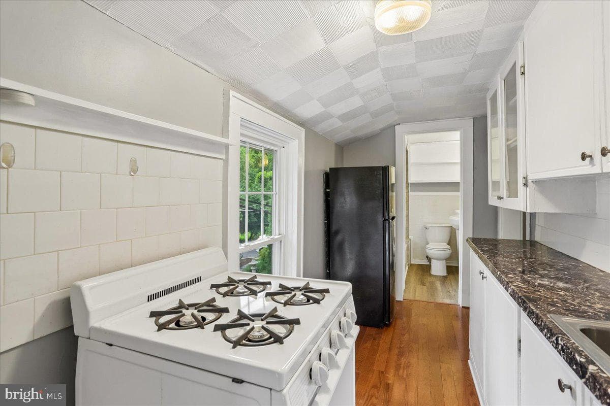 315 Circle Avenue photo 51