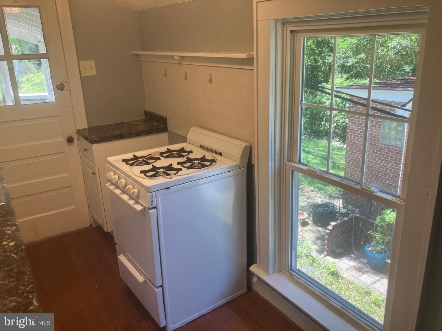 315 Circle Avenue photo 59
