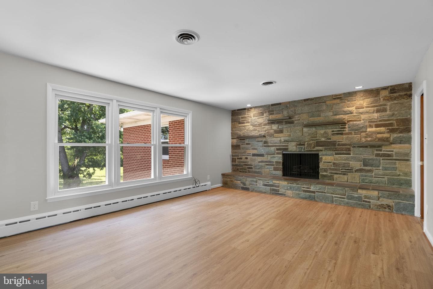 18015 Muncaster Road photo 22