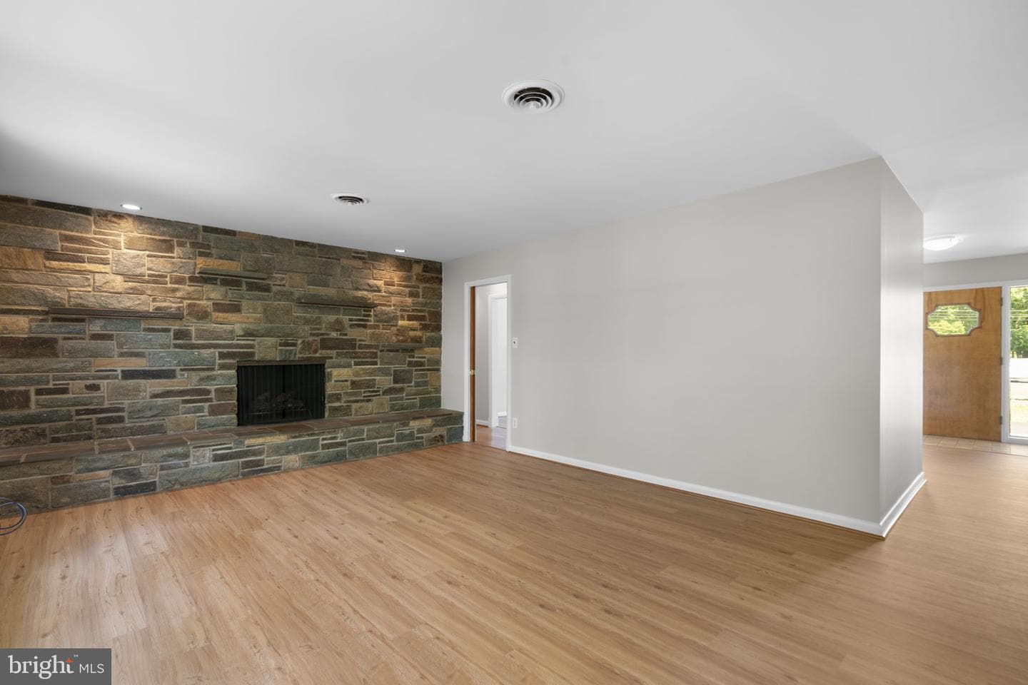18015 Muncaster Road photo 23