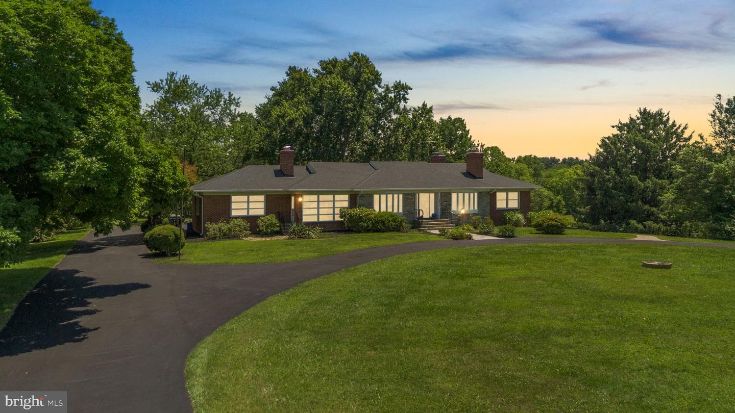 18015 Muncaster Road photo 5