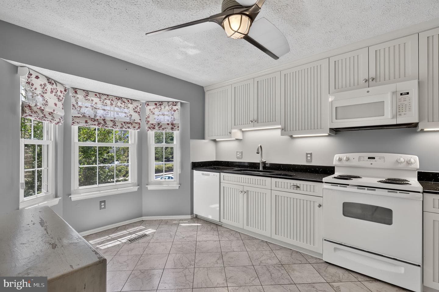870 Bayridge Drive photo 4