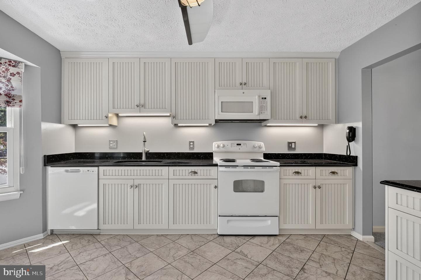 870 Bayridge Drive photo 5