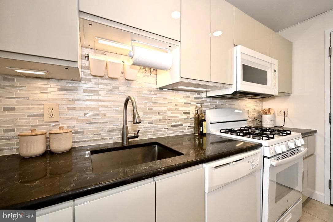 10201 Grosvenor Place #1220 photo 18