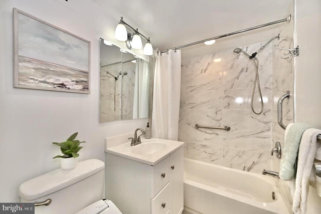 10201 Grosvenor Place #1220 photo 24