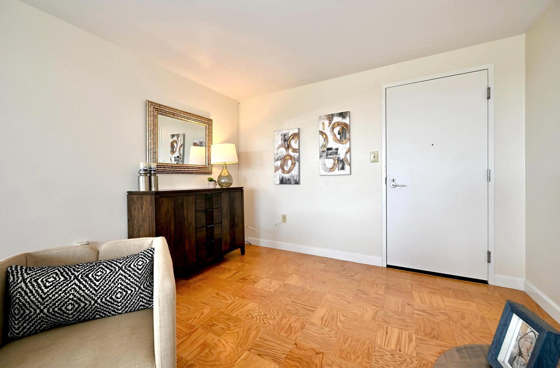 10201 Grosvenor Place #1220 photo 4