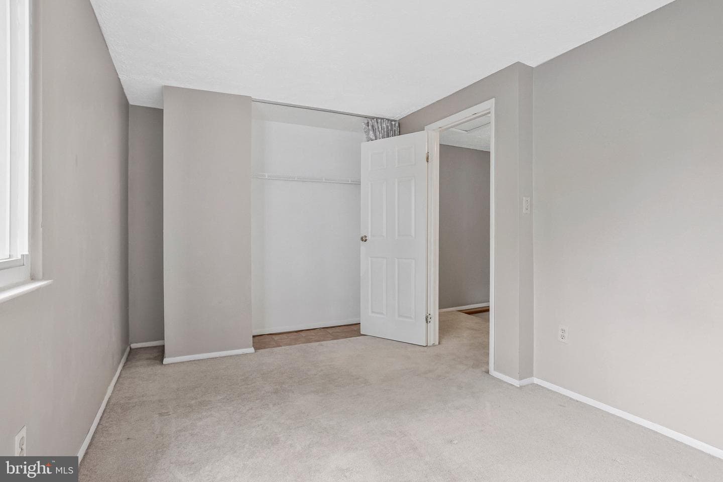 2837 Shepperton Terrace photo 19