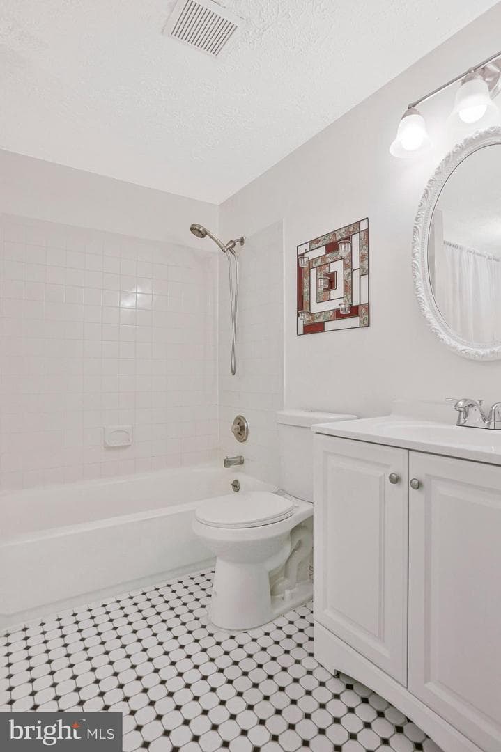 2837 Shepperton Terrace photo 21