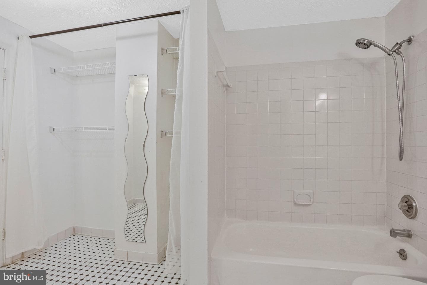 2837 Shepperton Terrace photo 22