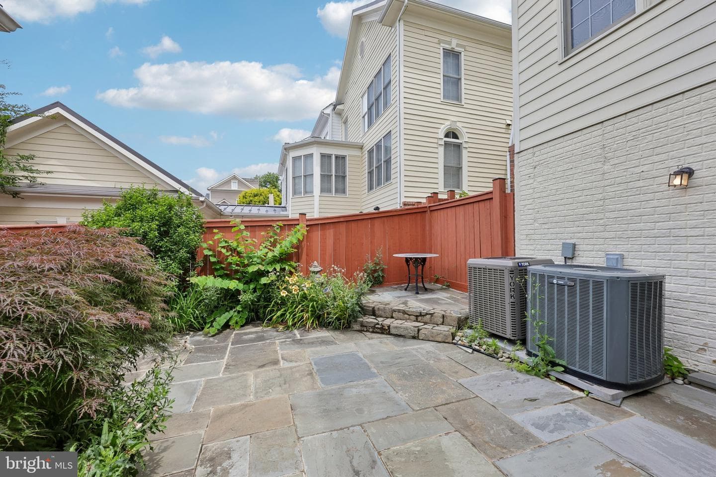 331 Alfandre Street photo 32