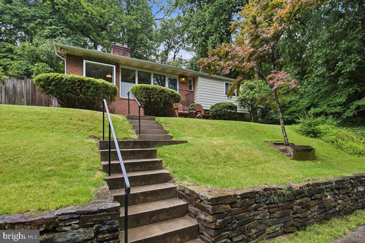 10802 Lockridge Drive photo 4
