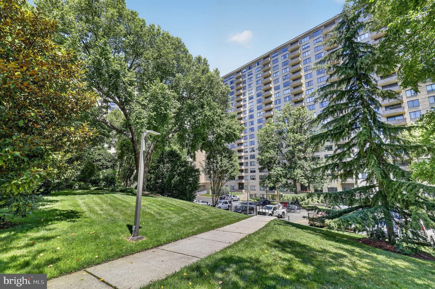 5225 Pooks Hill Rd # 1319S photo 3