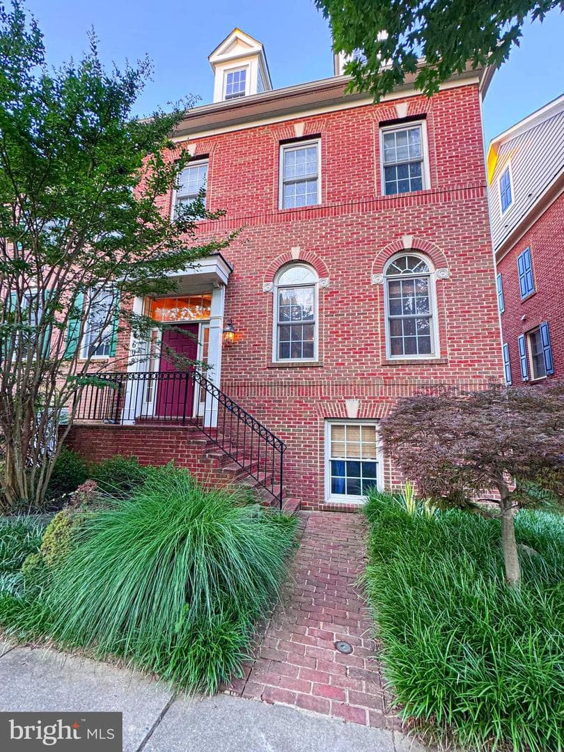 608 Pleasant Dr, Rockville