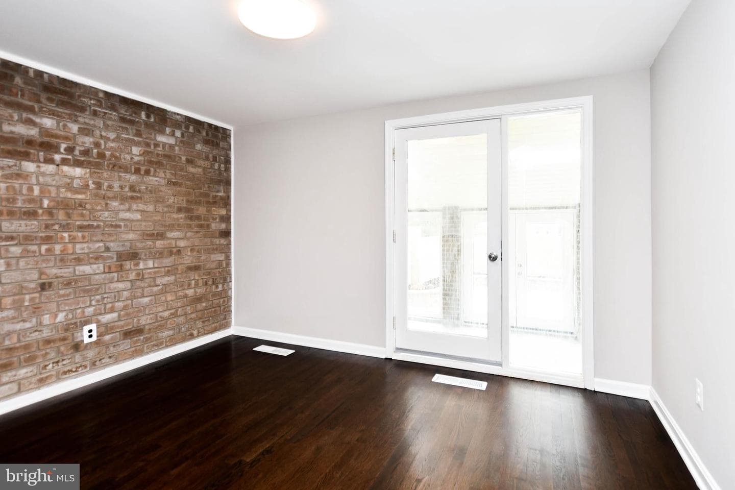 19104 Roman Way photo 12
