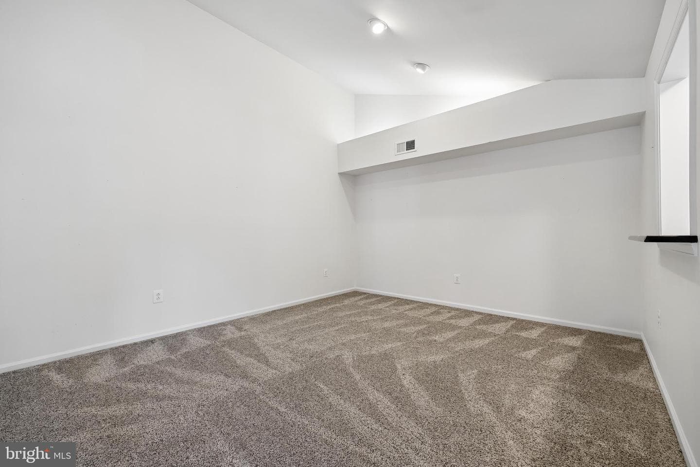 5823 Linden Square Court #52 photo 18