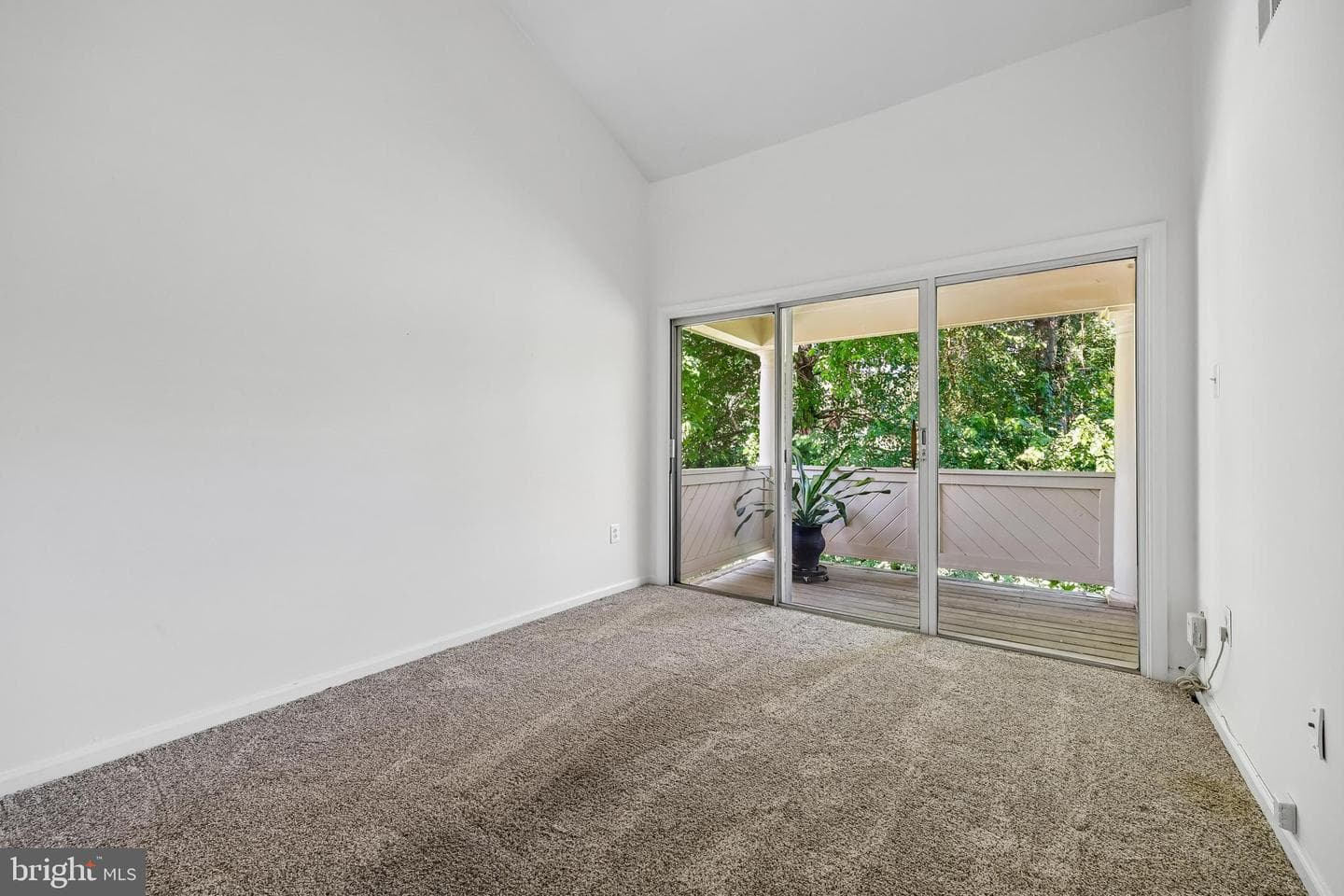 5823 Linden Square Court #52 photo 24