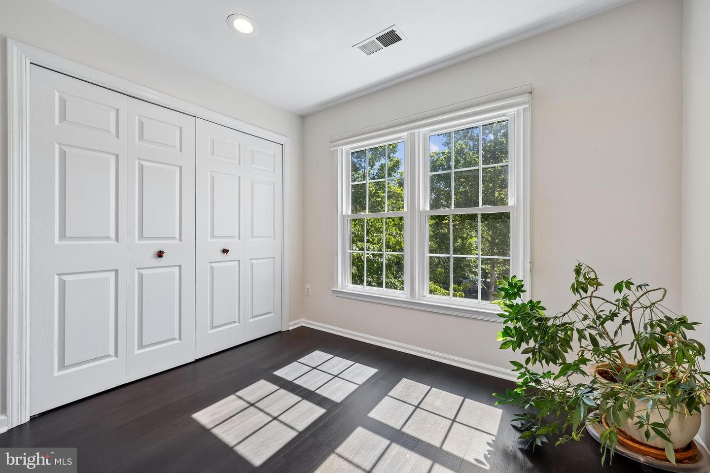 5823 Linden Square Court #52 photo 37