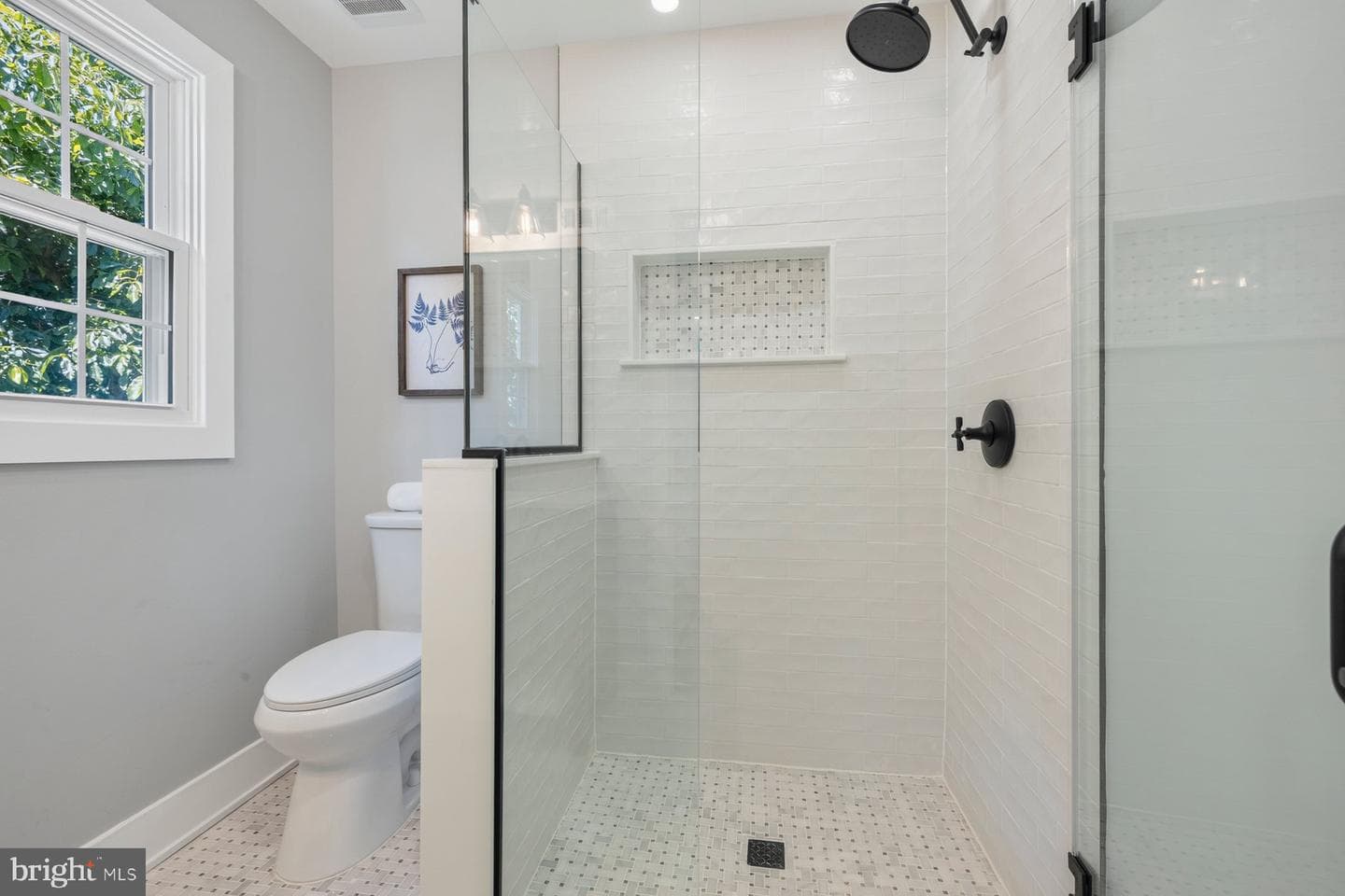 2610 Silverdale Drive photo 27