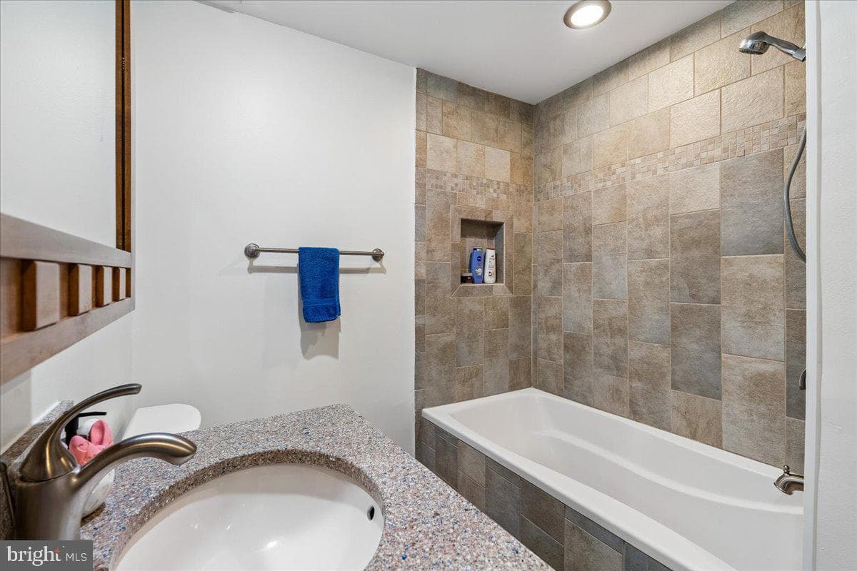 25 Tivoli Lake Court photo 16