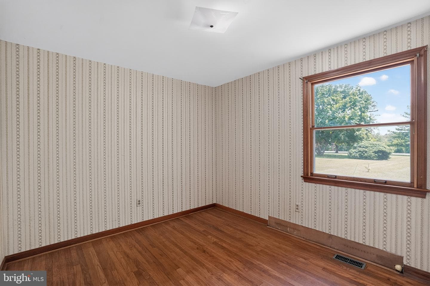 22300 Peach Tree Road photo 28
