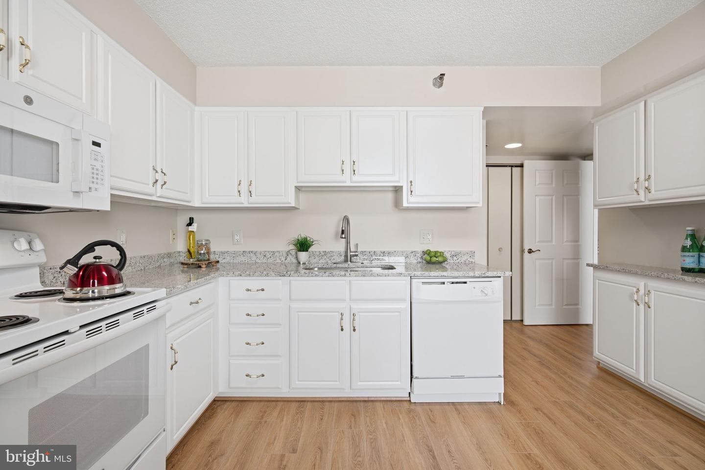 14805 Pennfield Circle #304 photo 12