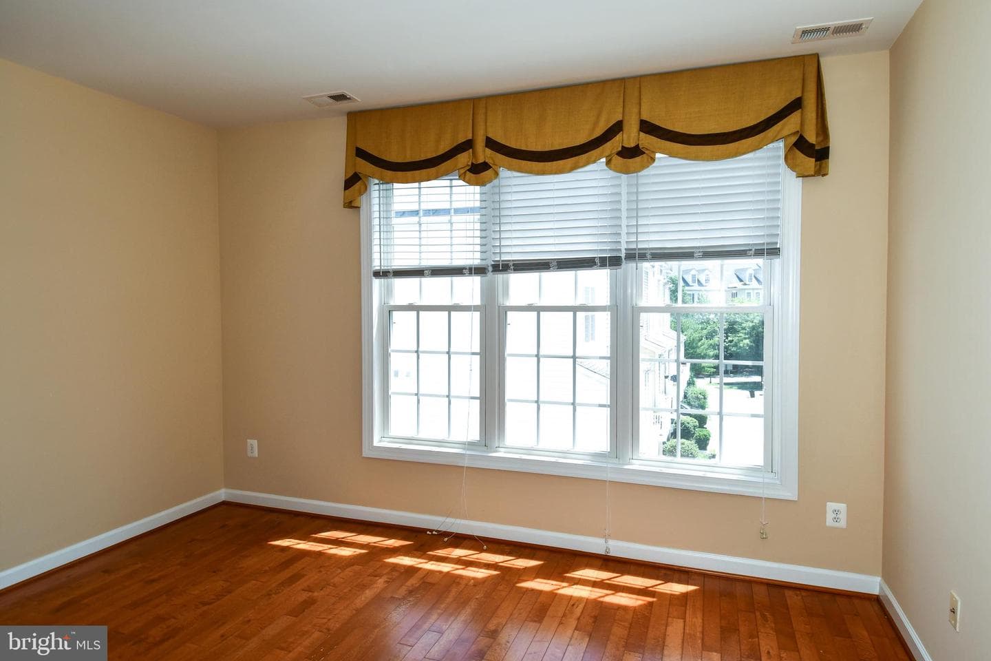 589 Cedar Spring Street photo 23