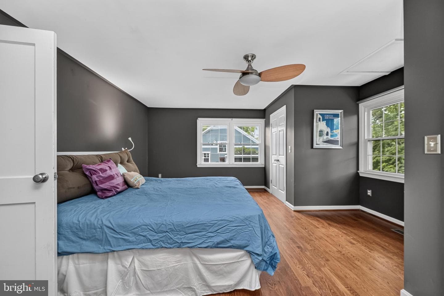 9908 Dickens Avenue photo 30