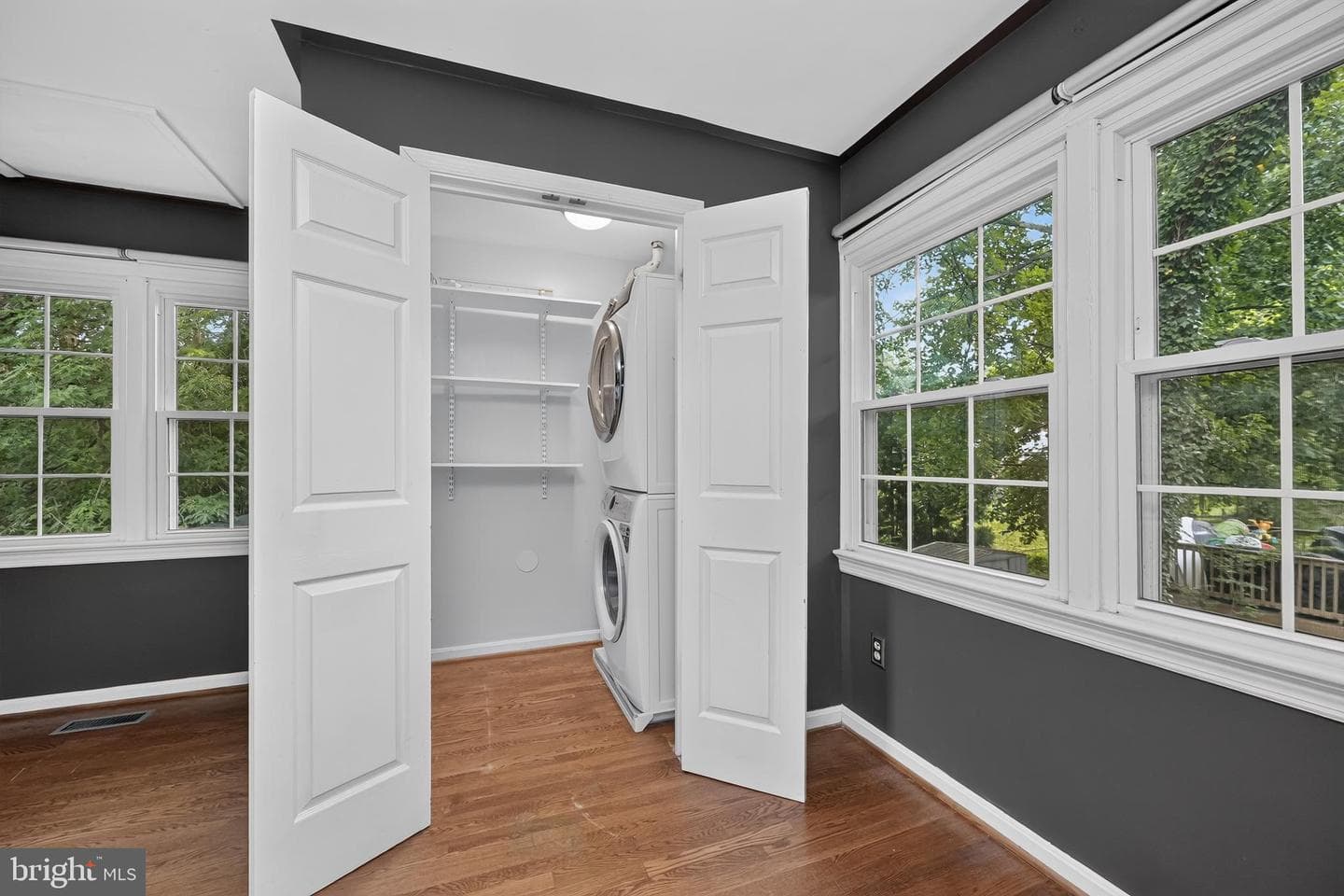 9908 Dickens Avenue photo 33