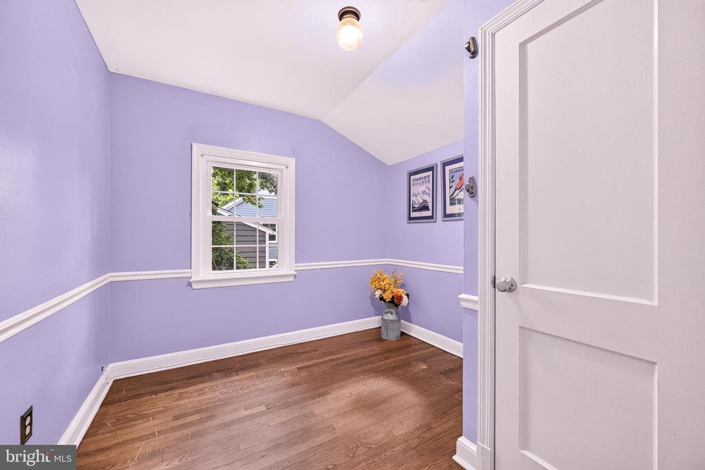 9908 Dickens Avenue photo 34