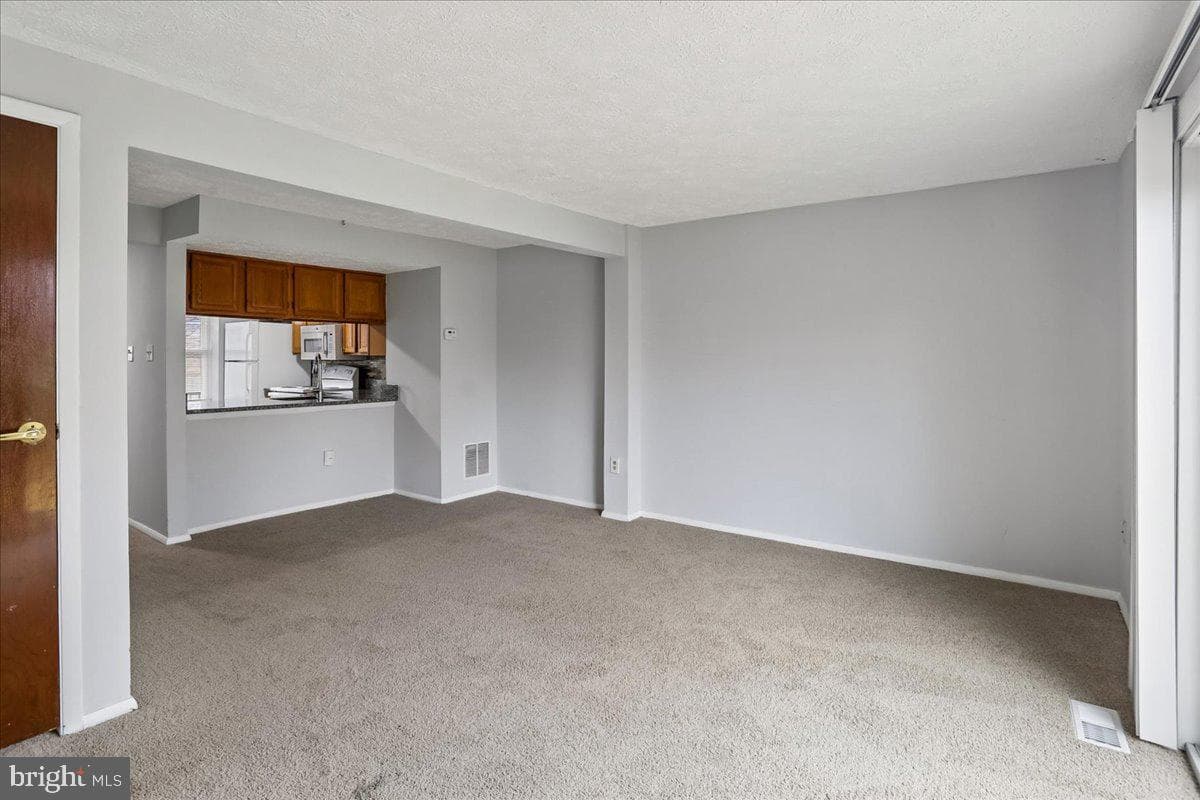 2839 Shepperton Terrace photo 11